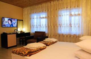 Гостиница Каравелла Анапа Улучшенный двухместный номер с 1 кроватью или 2 отдельными кроватями-4