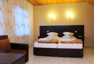 Гостиница Каравелла Анапа Улучшенный двухместный номер с 1 кроватью или 2 отдельными кроватями-2