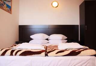 Гостиница Каравелла Анапа Улучшенный двухместный номер с 1 кроватью или 2 отдельными кроватями-5